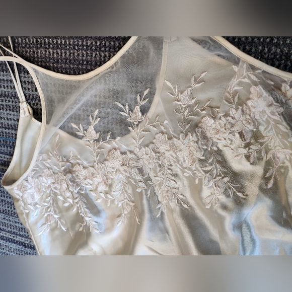 Vintage Dentelle Long Off White Embroidered Floral Slip Nightgown - Picture 3 of 13